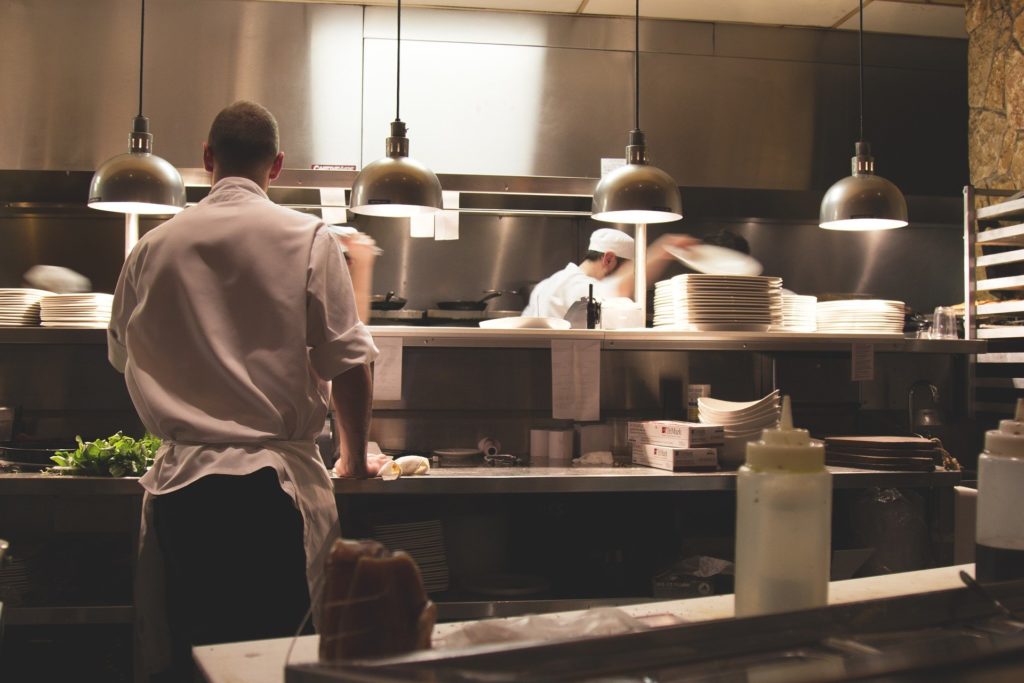 La question de l’indemnisation des pertes d’exploitation liées notamment aux fermetures des restaurants